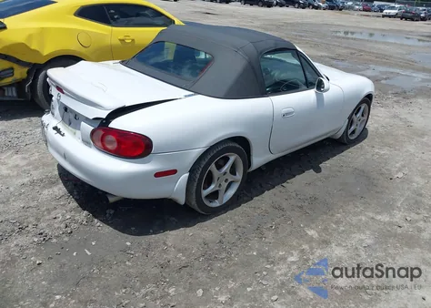 2003 Mazda Mx-5 Miata Cloth/Ls/Se/Shinsen z USA, uszkodzony, nr VIN JM1NB353230312863